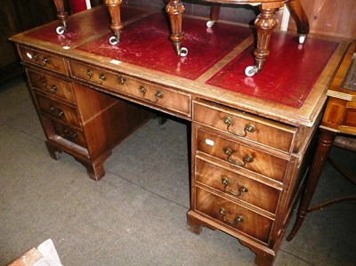 Lot 579 - A reproduction mahogany kneehole desk