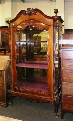 Lot 581 - Walnut display cabinet