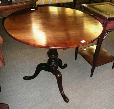 Lot 618 - A George lll mahogany tilt top table