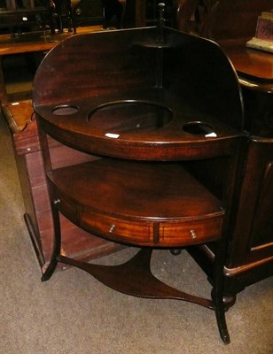 Lot 649 - A Regency mahogany corner washstand