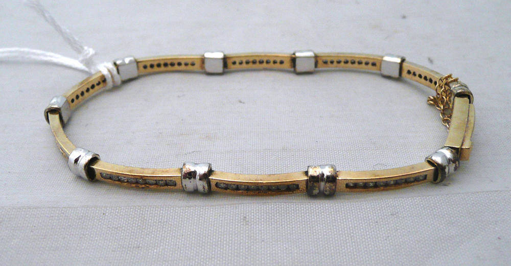 Lot 71 - A 9ct gold line bracelet