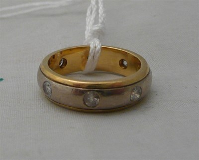 Lot 77 - An 18ct gold diamond-set ring