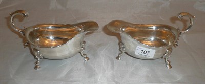 Lot 107 - A pair of silver sauce boats, 19oz