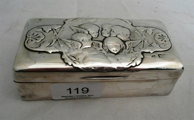 Lot 119 - A silver cherub trinket box with hinged lid