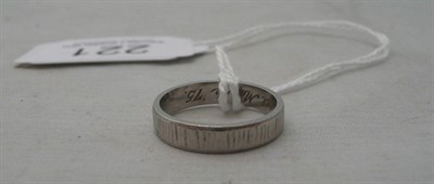 Lot 221 - A platinum engraved band ring