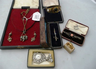 Lot 225 - Assorted gold rings, a bar brooch, a smokey quartz bangle and a necklace and earring set