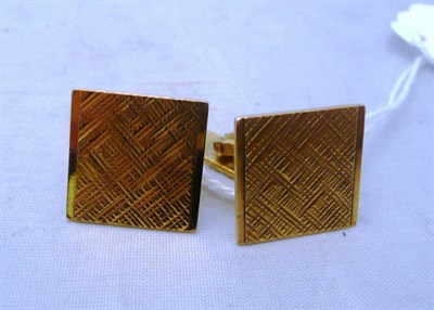 Lot 231 - A pair of 9ct gold cufflinks