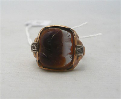 Lot 241 - American cameo ring, stamped '10k'