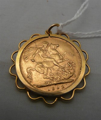 Lot 254 - An 1892 full sovereign, loose-mounted as a pendant