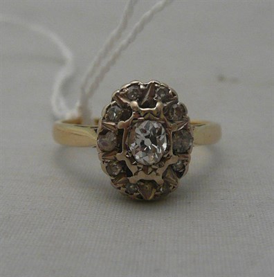 Lot 256 - A diamond cluster ring