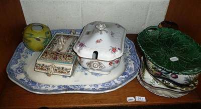 Lot 281 - Shelf including a Copeland and Garrett blue and white transfer printed meat plate, Spode tureen and