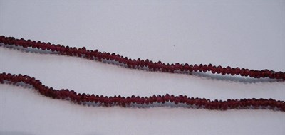 Lot 351 - A faceted bead necklace