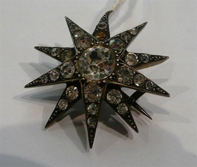 Lot 375 - A paste star brooch