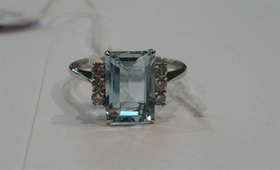 Lot 382 - A 14ct white gold aquamarine and diamond ring