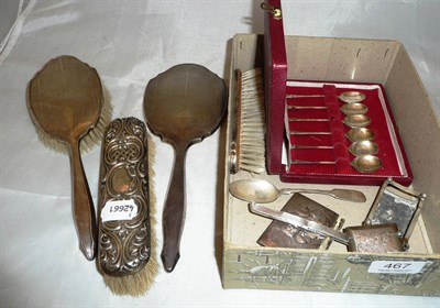 Lot 467 - Box of small silver including dressing table set, cased teaspoons, etc