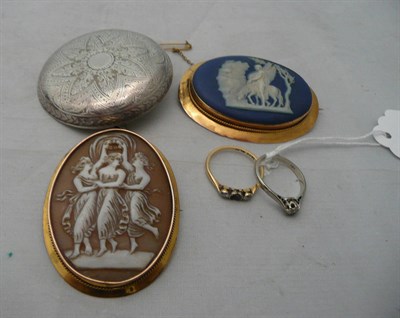 Lot 505 - Wedgwood brooch, cameo brooch, silver brooch and two rings