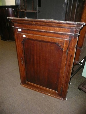 Lot 632 - An oak corner cupboard