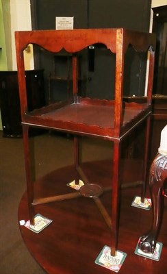 Lot 648 - A mahogany washstand