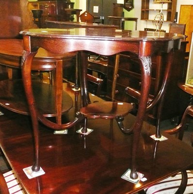 Lot 658 - An Edwardian mahogany oval two tier window table