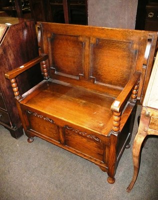 Lot 669 - Oak monks bench