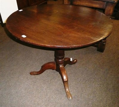 Lot 679 - Oak tripod table