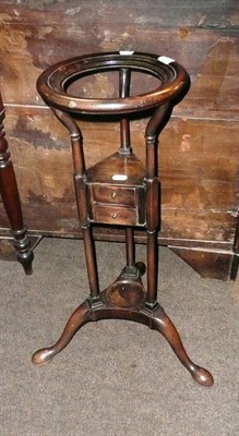 Lot 681 - Wig stand