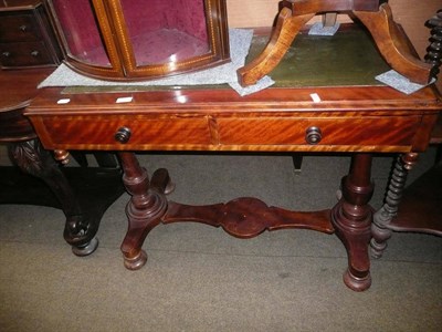 Lot 738 - A mahogany writing table with green leather inlaid top