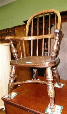 Lot 749 - A small child's Windsor chair