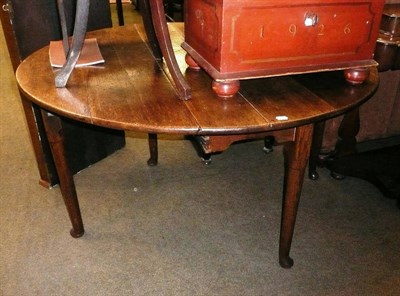 Lot 752 - Oak gateleg table