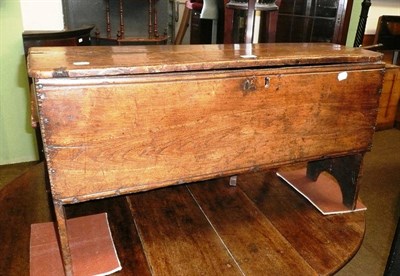 Lot 753 - 17th century elm chest