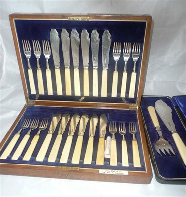 Lot 1 - Set of twelve silver fish eaters (cased) and silver fish servers (cased)