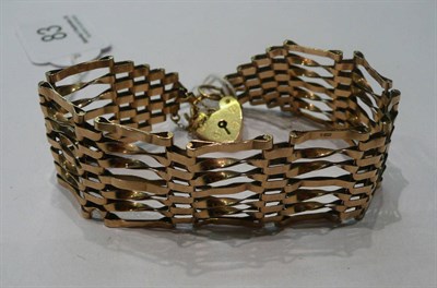 Lot 83 - A 9ct gold gate bracelet