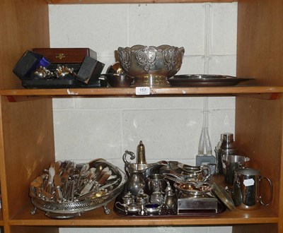 Lot 157 - Two shelves of plated ware