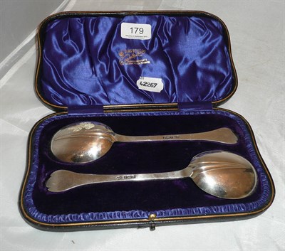 Lot 179 - Cased pair of silver spoons, 5oz