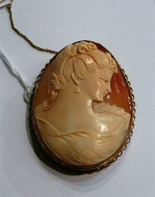Lot 3 - A cameo brooch, frame stamped '9ct'