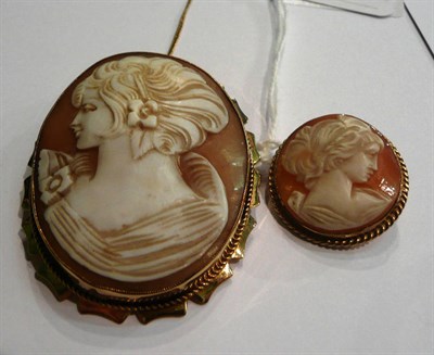 Lot 16 - A 9ct gold cameo brooch and a 9ct gold round cameo brooch