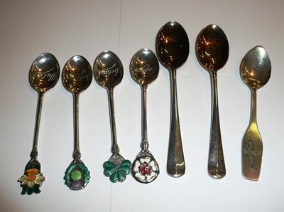 Lot 30 - A set of four silver and enamel coffee spoons depicting the countries of the UK and three other...