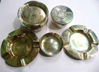Lot 33 - Two silver ash trays, two bowls and a jar and cover, approximately 14oz