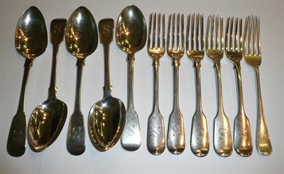 Lot 40 - Six silver table forks and five silver table spoons, 14oz