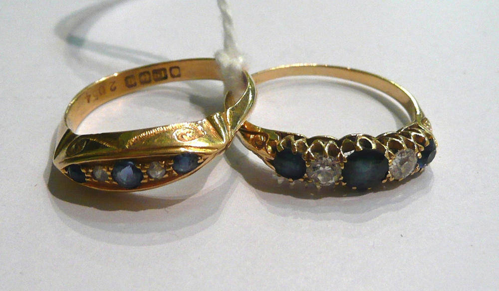 Lot 52 - Two lady's 18ct gold rings