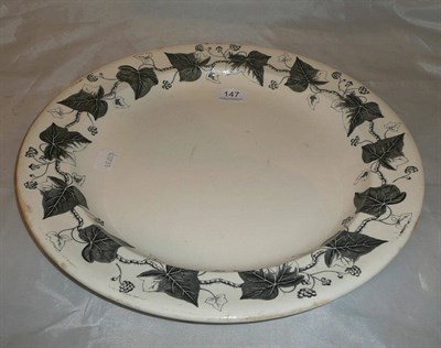 Lot 147 - Wedgwood Ivy patterned plate