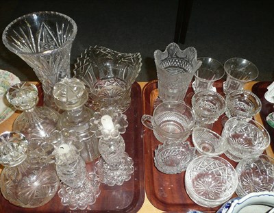 Lot 171 - Two trays of assorted glassware