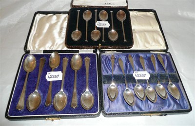 Lot 176 - Three cased sets of six silver tea/coffee spoons, 4oz