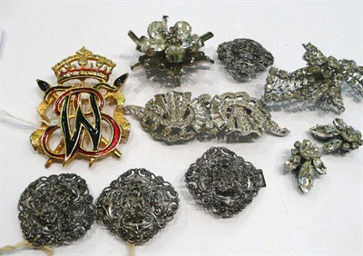 Lot 243 - A small quantity of costume jewellery