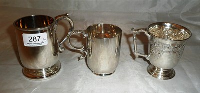 Lot 287 - Three silver small mugs, 14.5oz