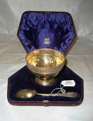 Lot 292 - Silver sugar bowl and spoon, cased, 1869, 6oz