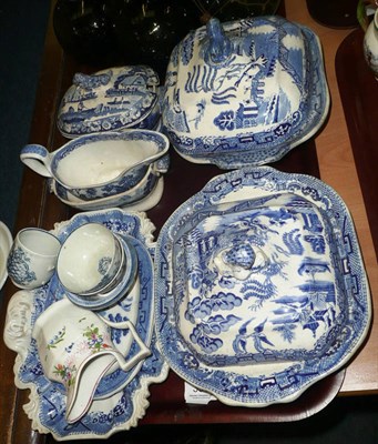 Lot 336 - A tray of 19th century blue and white china, 18th century tea bowl, Newhall jug etc