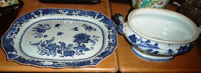 Lot 367 - 18th century Chinese export meat plate, and a tureen lacking cover (a.f.)