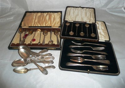 Lot 411 - A box of assorted silver flatware