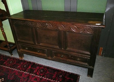 Lot 489 - 18th century oak coffer